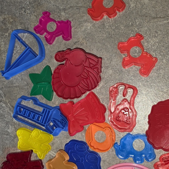 (J45) Mixed Cookie Cutters - Picture 2 of 6